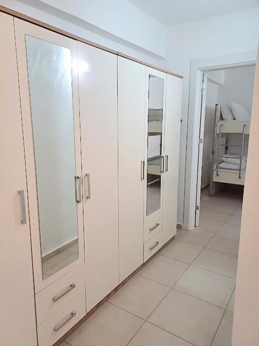 Paddys Apartments, Hisaroenue *