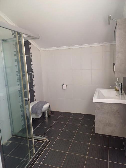 Апартаменти Paddys Apartments, Hisaroenue