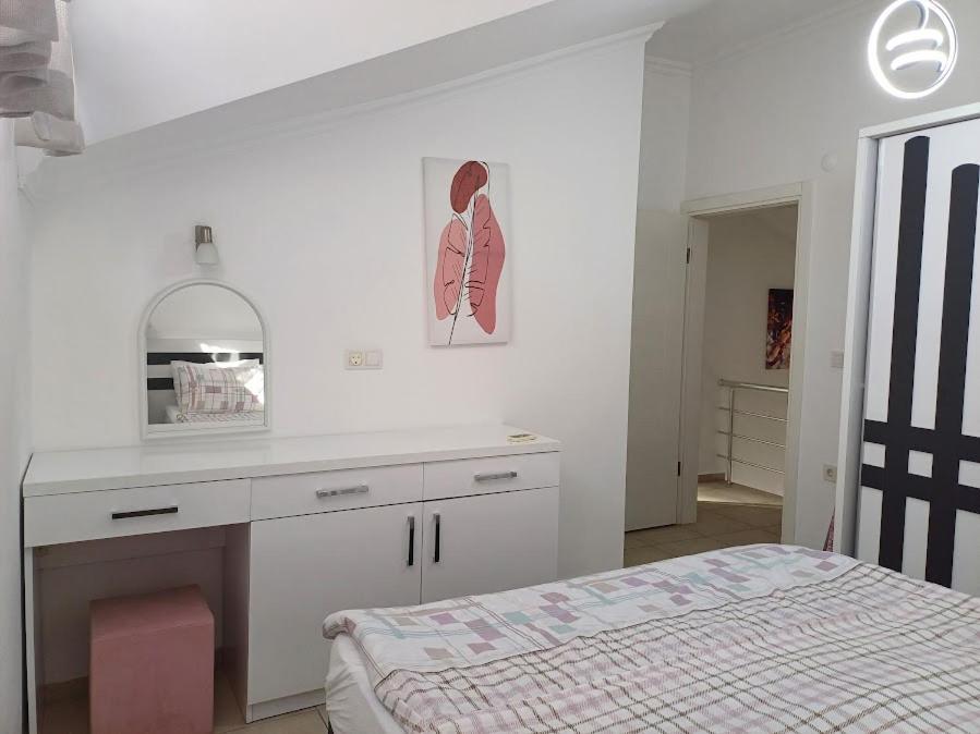 Paddys Apartments, Hisaroenue Апартаменти
