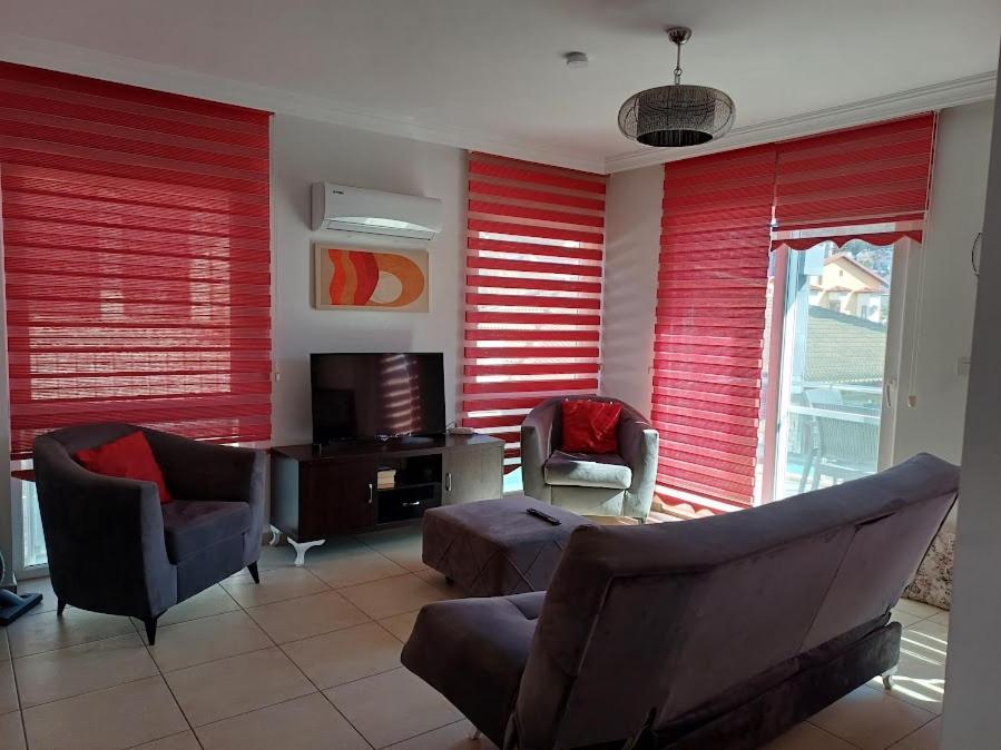 Апартаменти Paddys Apartments, Hisaroenue *