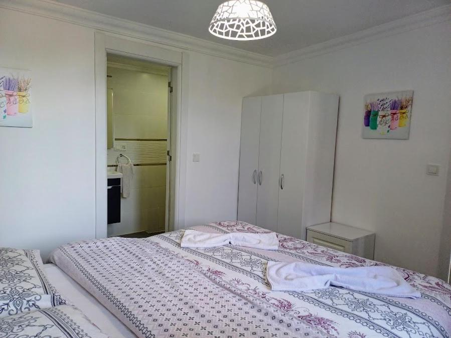 Paddys Apartments, Hisaroenue Апартаменти